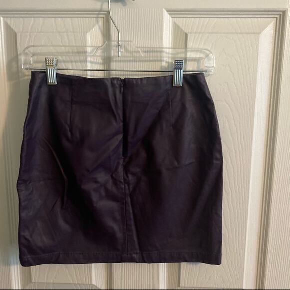 Forever 21 Plum Purple Mini Skirt Women's Size Small 100% Polyurethane & Lined - Picture 8 of 11